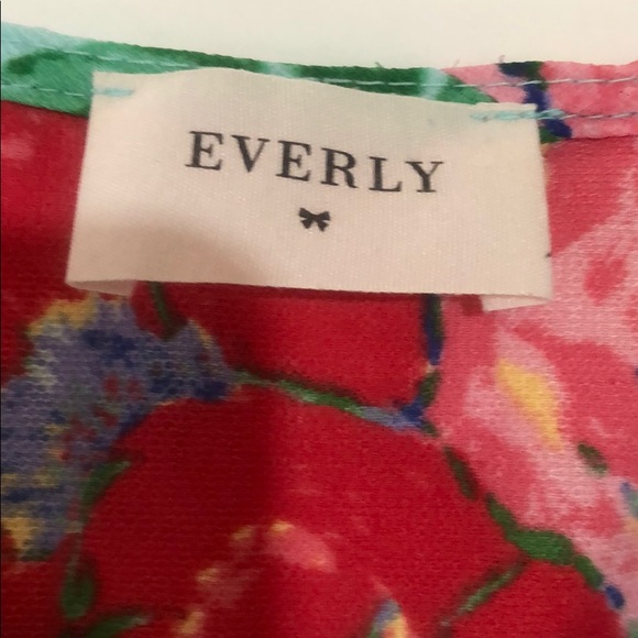 Everly  cold shoulder top - Picture 5 of 6